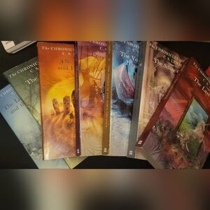 CHRONICLES OF NARNIA, complete set of 7 books in slipcase, (Good Condition